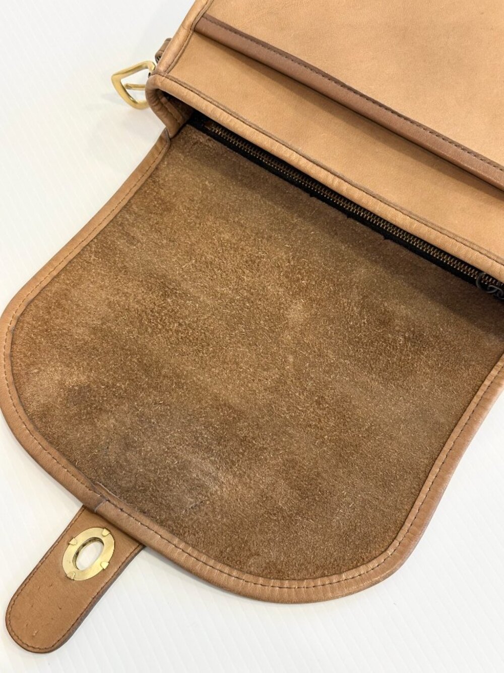 COACH Saddlery Bag (style #9535) – Putty - New York - Vintage late 80s - Picture 9 of 16